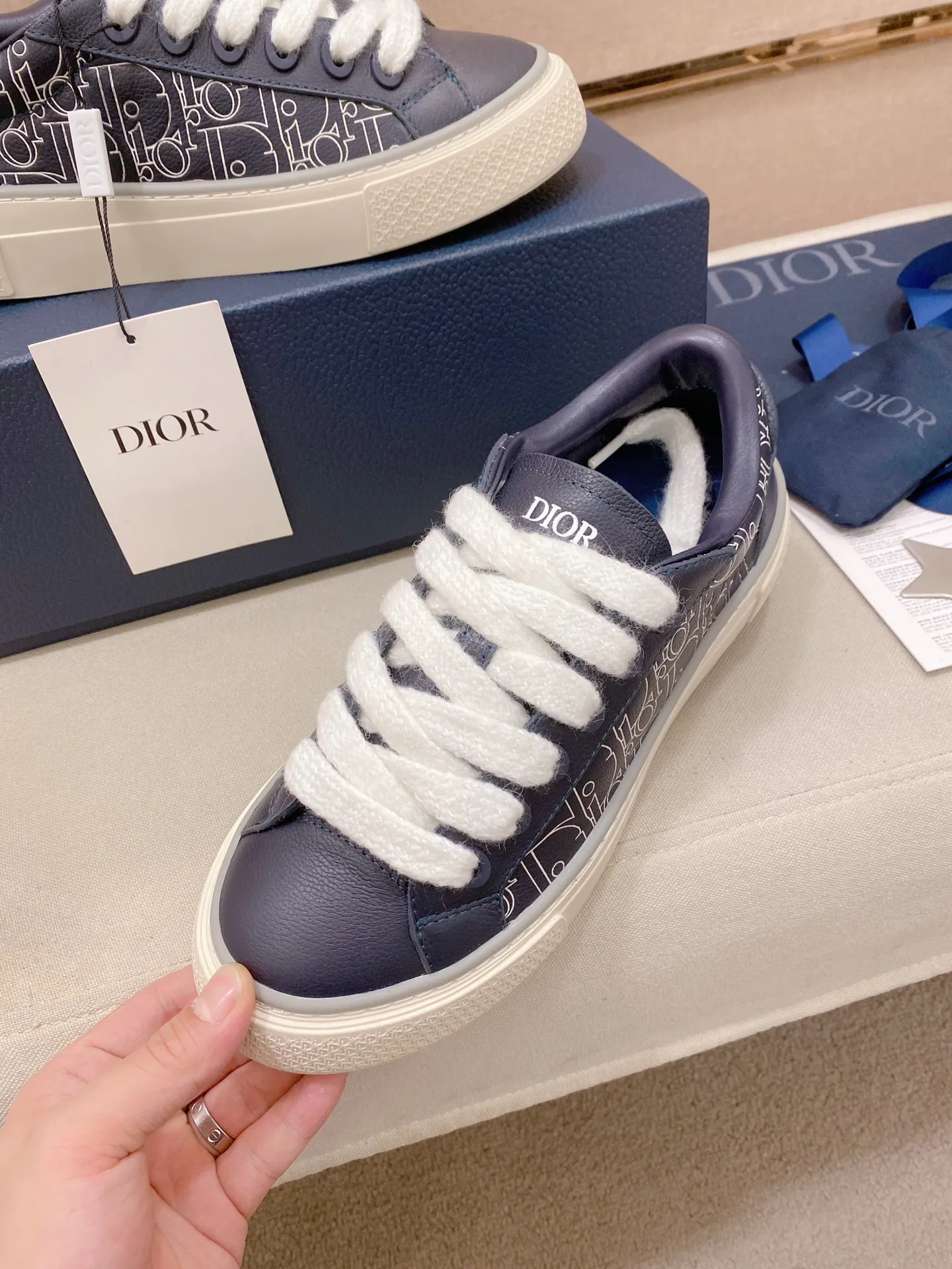 Factory price: 300 Men's shoes 💰[Dior·Dior] Top 🔍Couple style 💏🔍New casual sports style couple shoes, new four-season design, perfect workmanship, lace-up lazy style to create cabinet quality, upper: imported first-layer cowhide, sheepskin lining is soft and comfortable, ultra-light TPU wear-resistant outsole, simple, versatile fashion men's shoes, excellent color code number 35--44